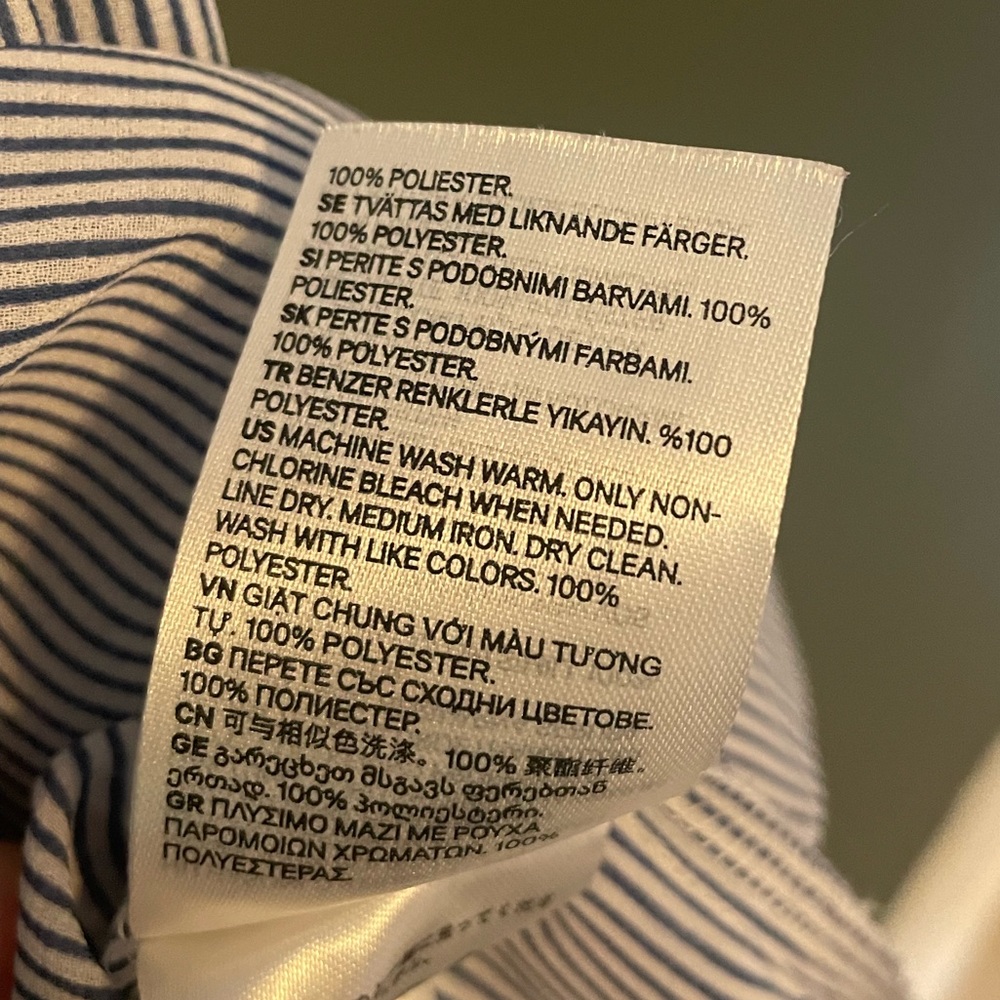 H&M Women’s Navy Blue White Striped Button Down Lightweight Sleeveless Top 4 - Picture 7 of 7